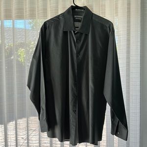 Van Heusen regular fit men’s dress shirt. Size 17.5 34/35. Royal herringbone